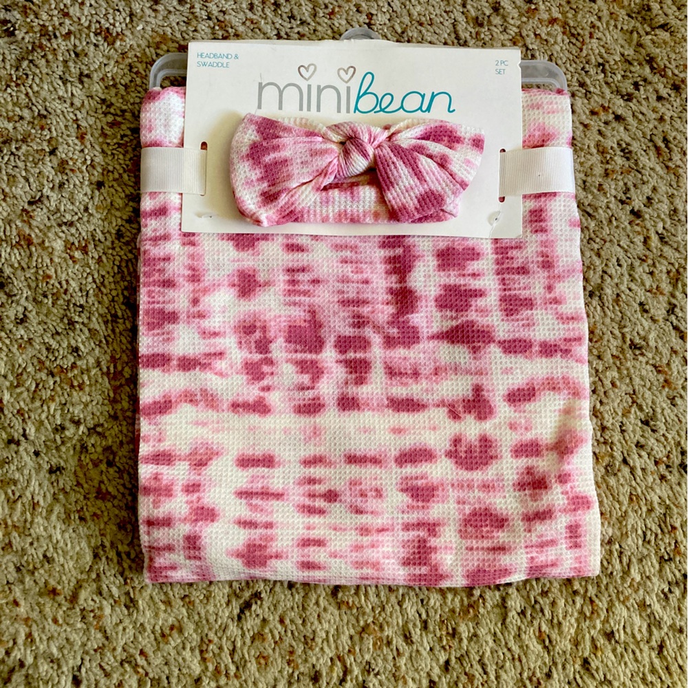 Tie dye headband with swaddle and 12 pack of washcloths. NWT